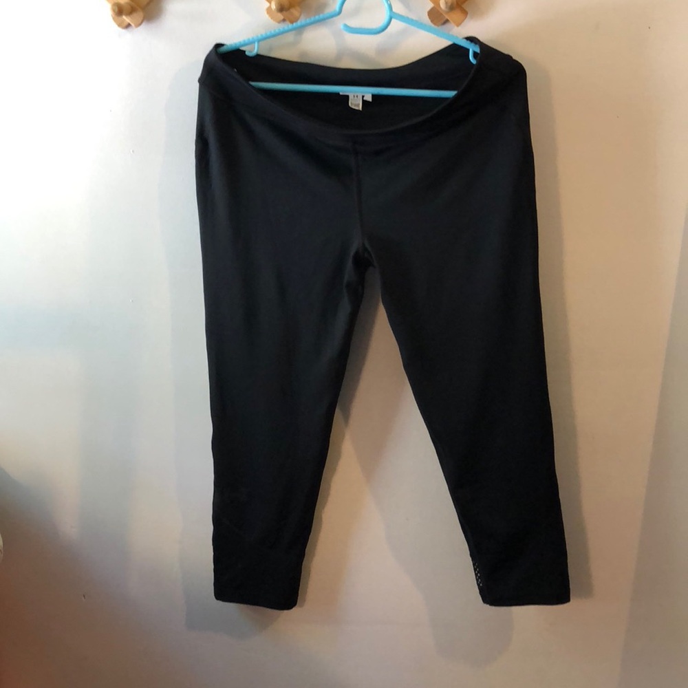 Under Armour black leggings with mesh size m